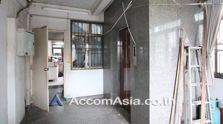  1  Office Space For Rent in ploenchit ,Bangkok BTS Ploenchit AA18677